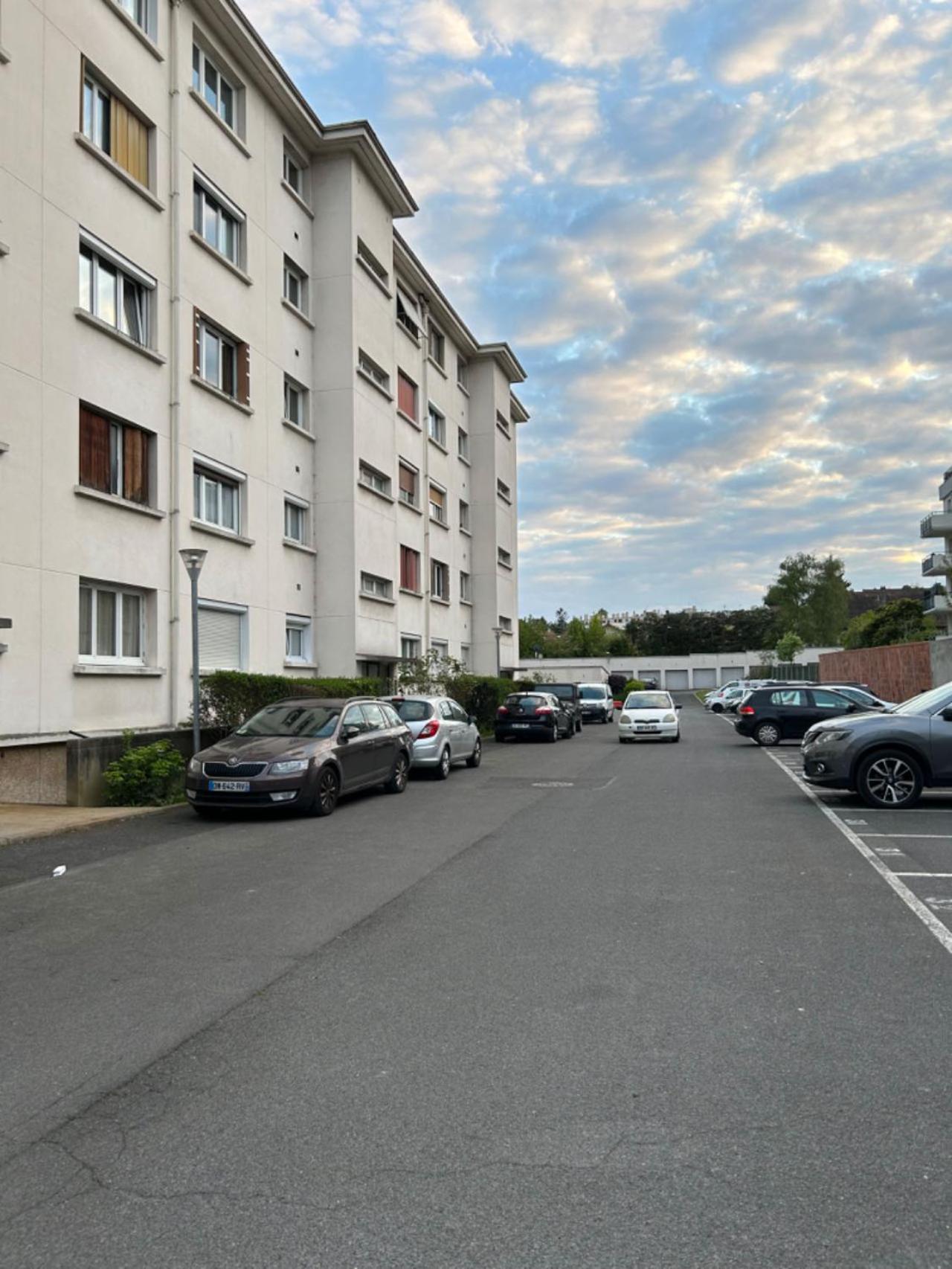 Parishuit Apartment Тие Екстериор снимка